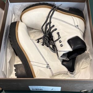 New Linea  Paulo white hiking boots